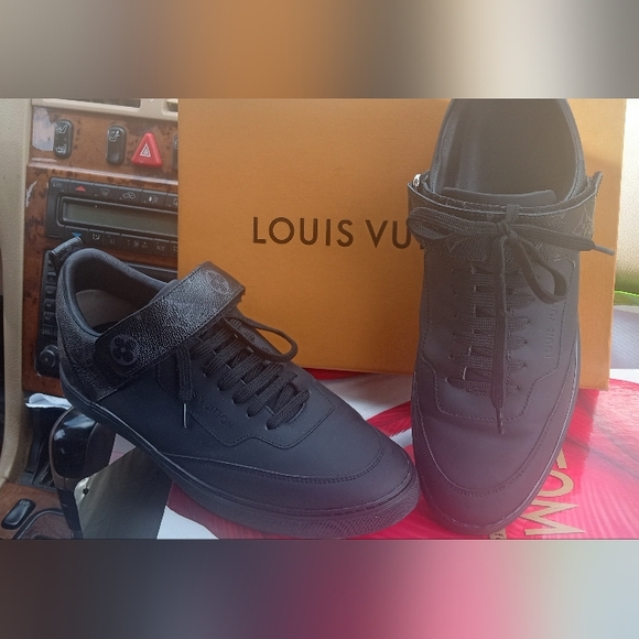 Louis Vuitton Men's Black Low Top Sneakers - Picture 1 of 13